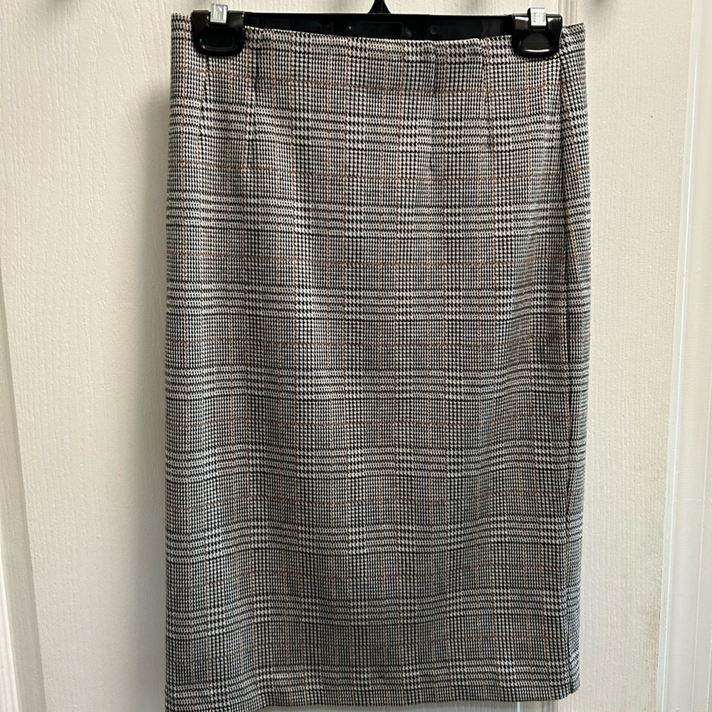 Classic Black and White Plaid Skirt